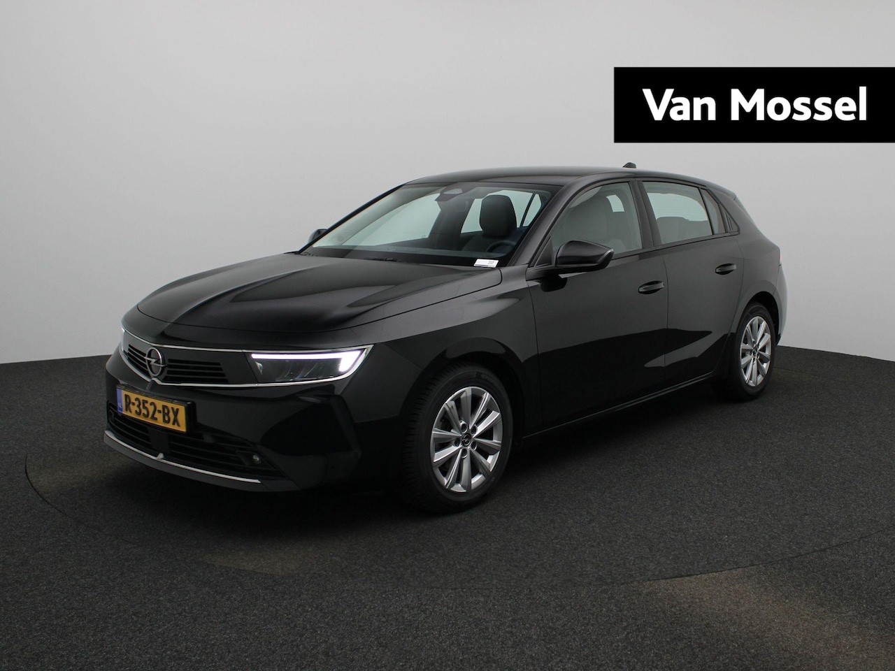Opel Astra - 1.2 Edition | Navigatie | Climate control | Parkeersensoren - AutoWereld.nl