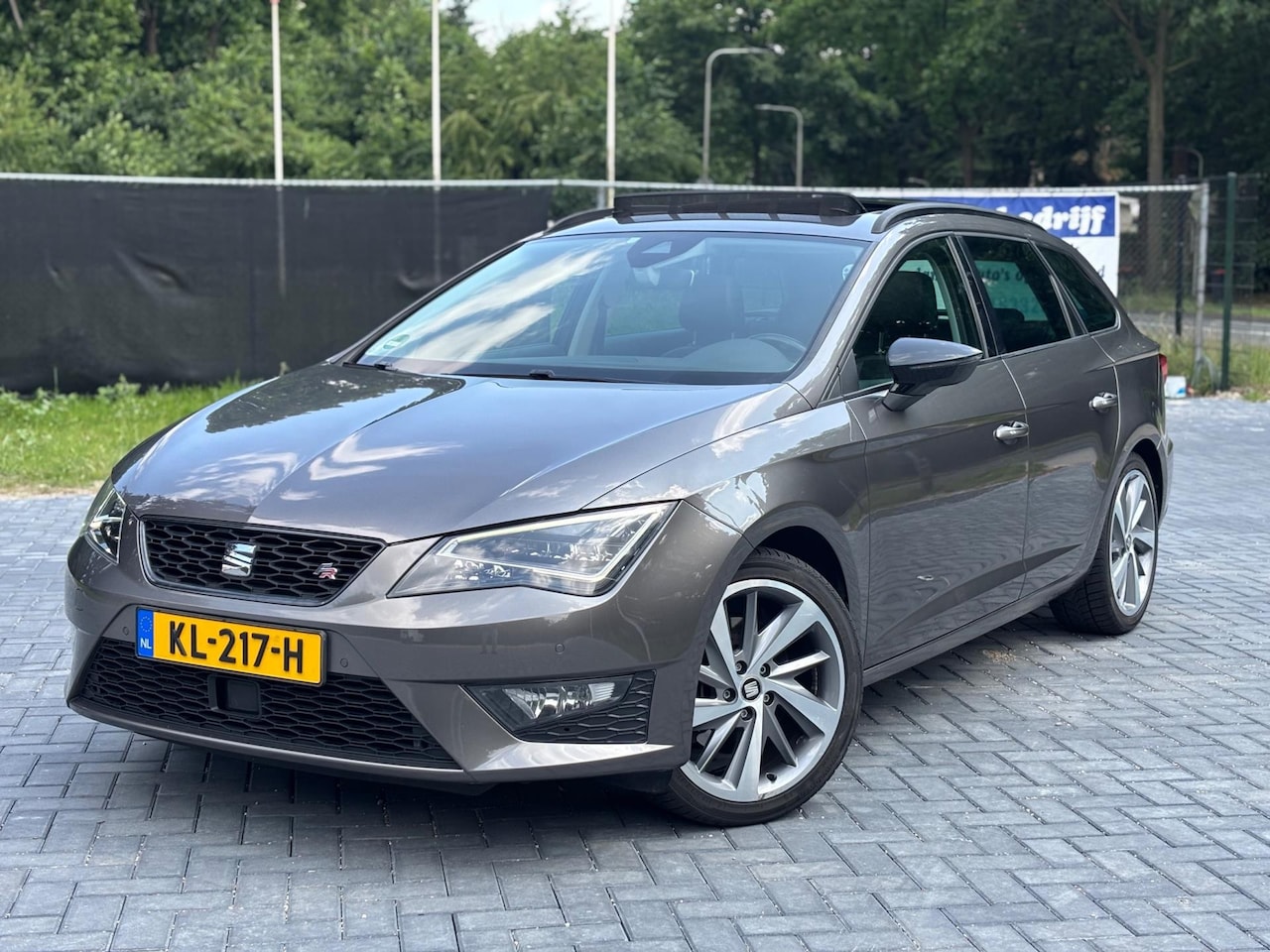 Seat Leon ST - 1.8 TSI FR Connect/Leer/PDC/Navi/Cruise/Pano/DCC - AutoWereld.nl