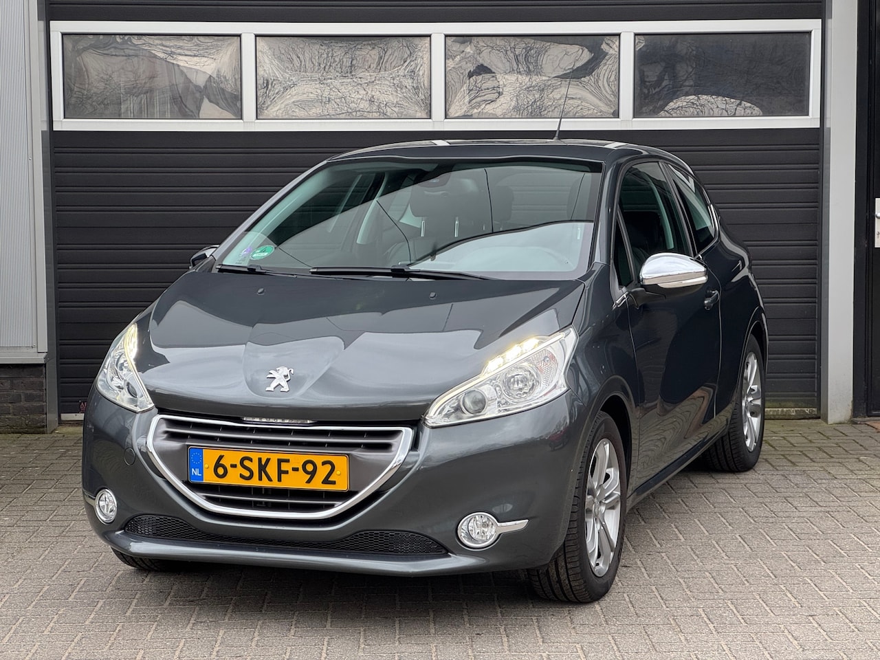 Peugeot 208 - 1.2 VTi Allure Navi, Cruise, Climate Control, PDC, NAP - AutoWereld.nl