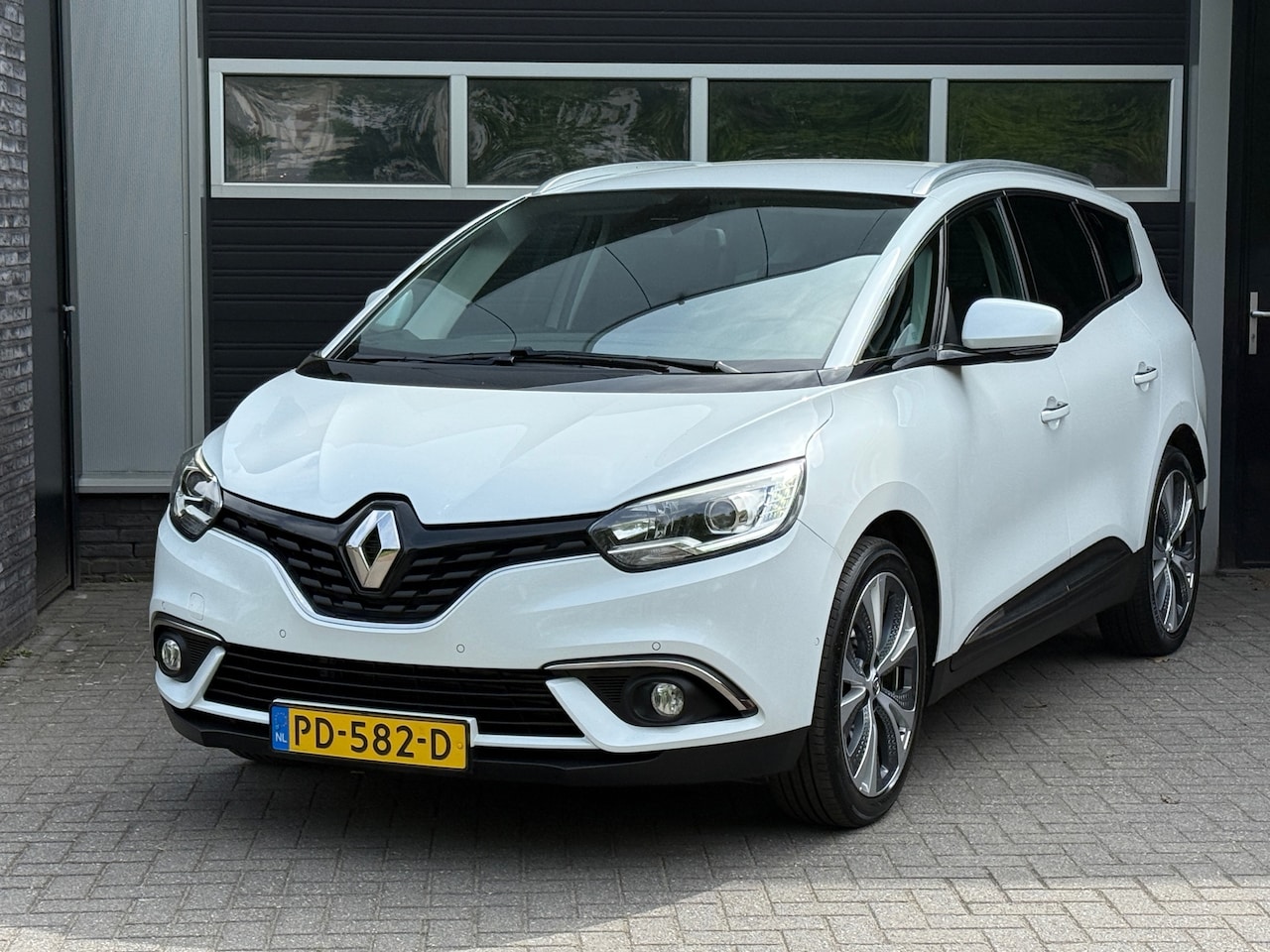 Renault Grand Scénic - 1.2 TCe Collection 7p. Navi, Trekhaak, Camera, Climate Control, NAP - AutoWereld.nl