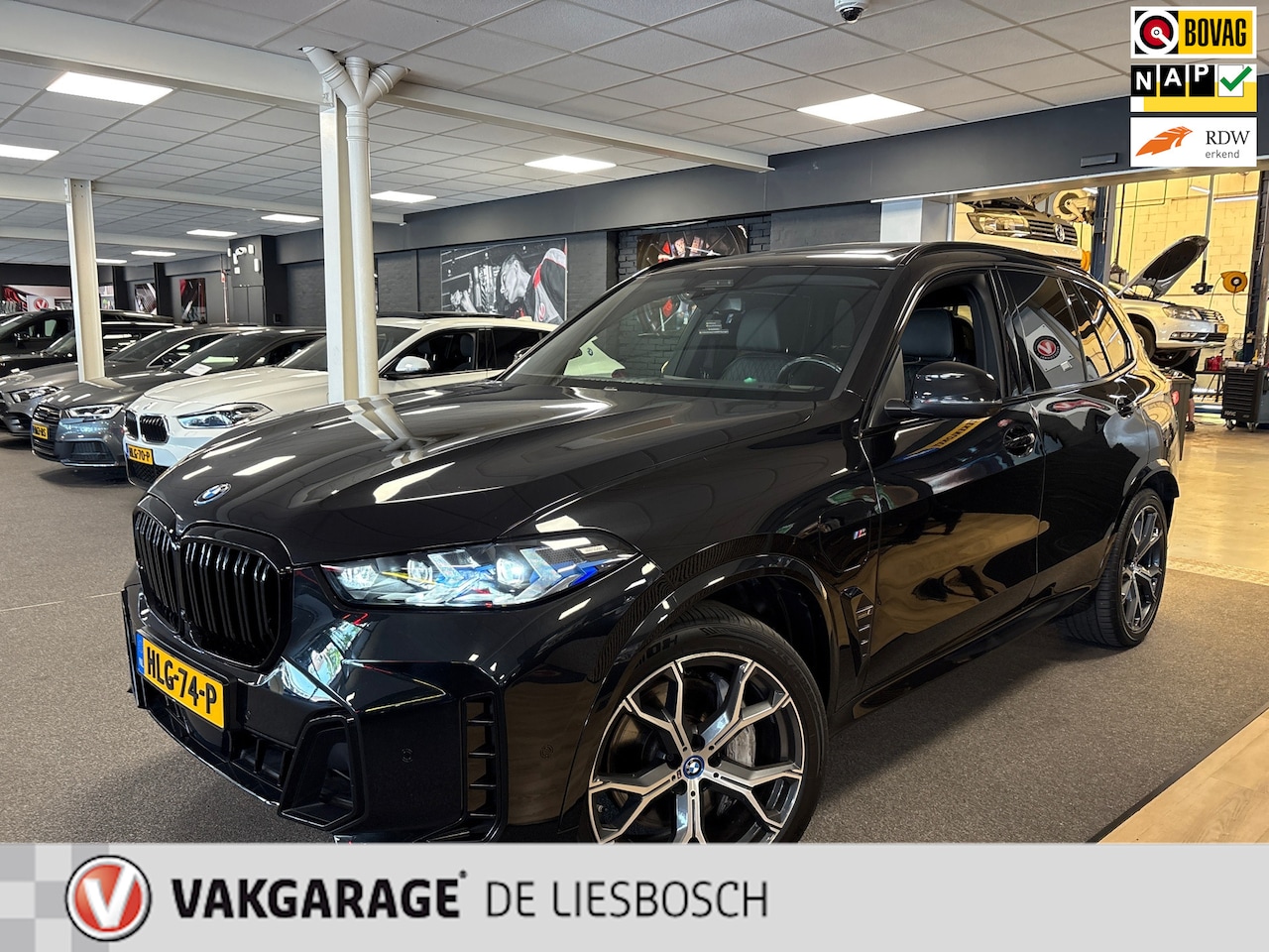BMW X5 - XDrive50e Launch Edition M-Sport / Panorama-dak /luchtvering / Leder /head-up - AutoWereld.nl