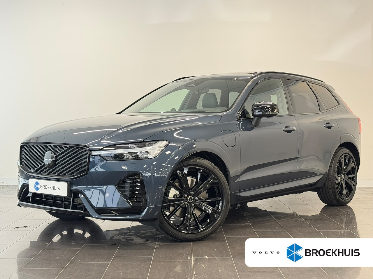 Volvo XC60 - 2.0 T6 Plug-in hybrid AWD Ultra Black Edition Luchtvering | Bowers&Wilkins | Massagestoele - AutoWereld.nl