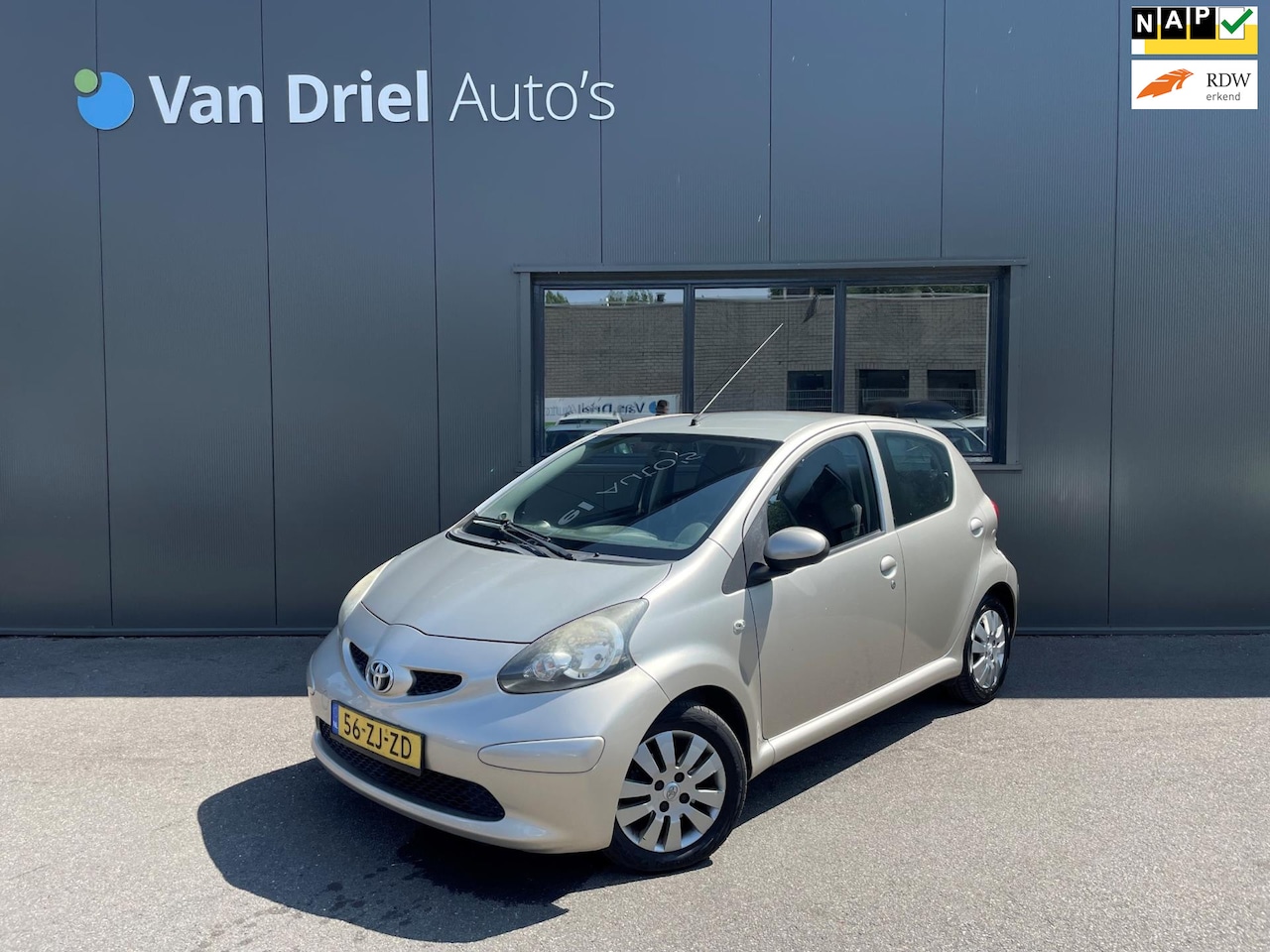 Toyota Aygo - 1.0-12V + Automaat / Radio / Airco! - AutoWereld.nl
