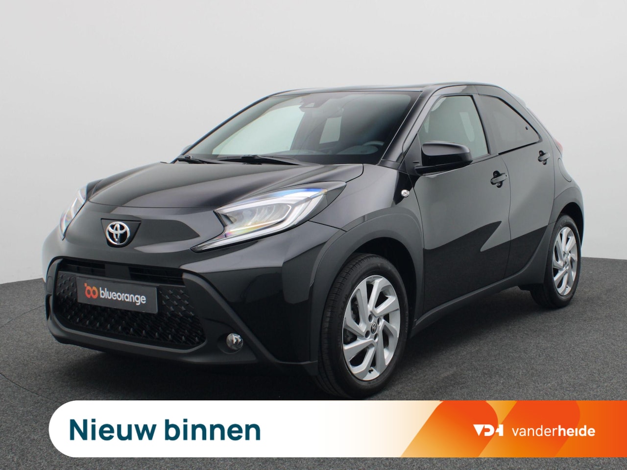 Toyota Aygo X - 1.0 VVT-i MT Business 72PK Adaptieve Cruise Controle, Clima, Achteruitrijcamera, Navi via - AutoWereld.nl