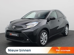 Toyota Aygo X - 1.0 VVT-i MT Business 72PK Adaptieve Cruise Controle, Clima, Achteruitrijcamera, Navi via