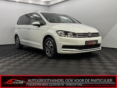 Volkswagen Touran - 1.5 TSI Active 7 Persoons Clima, Parkeersensoren, Apple carplay, Keyless start, Virtual de