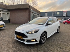 Ford Focus Wagon - 2.0 ST. 250 PK