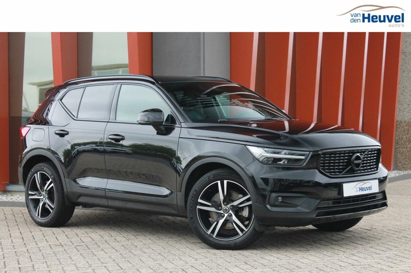 Volvo XC40 - T4 Recharge R-Design | Parkeercamera | Stoelverwarming | Leder | Trekhaak | Glossy Black | - AutoWereld.nl