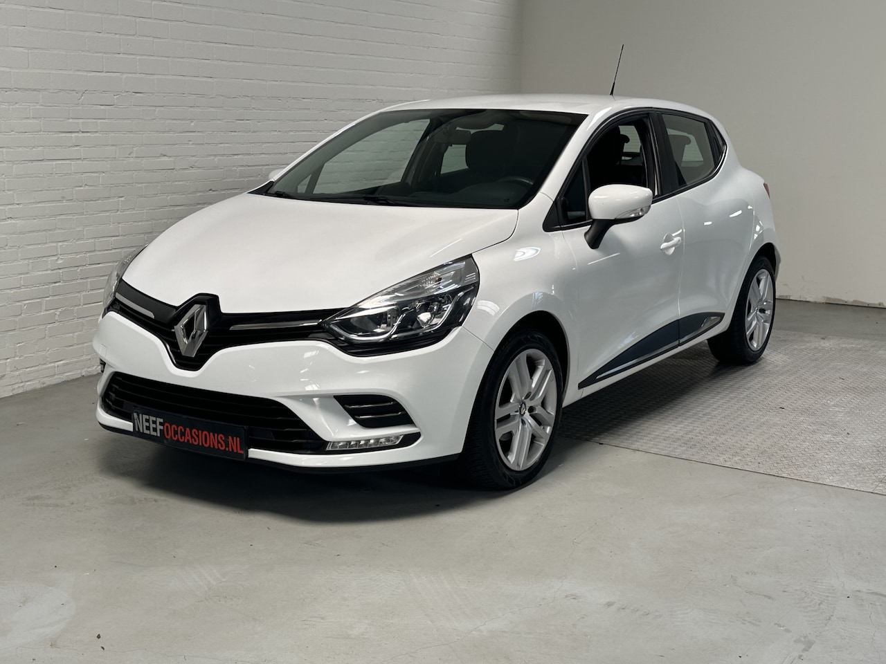 Renault Clio - 0.9 TCe Zen Airco / Cruise / Navi / Lmv - AutoWereld.nl