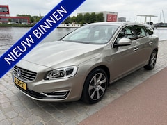 Volvo V60 - 2.4 D6 AWD Plug-In Hybrid Momentum Navi Trekhaak Airco/ECC