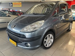 Peugeot 1007 - 1.4 Urban Nette uitvoering, full options, vol auto deuren 2e eigenaar, Bovag afleverbeurt