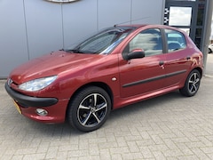 Peugeot 206 - 1.4 Gentry Airco | Trekhaak | 5 drs | Elektrisch pakket