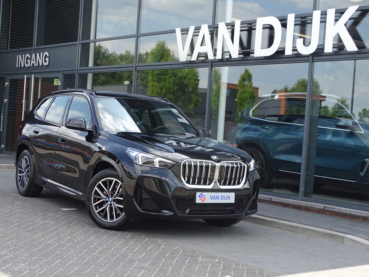 BMW X1 - sDrive20i M sportpakket Elek-trekhaak Drive plus Elek.Sportstoel Ada-Led Ada M-Onderstel H - AutoWereld.nl