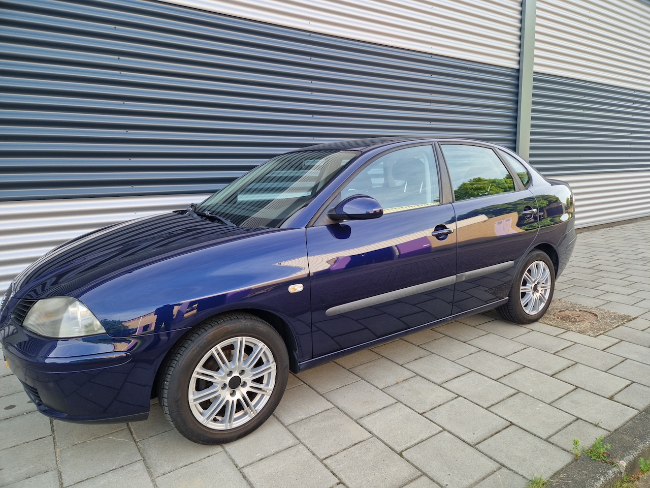 Seat Cordoba - 1.4-16V Trendstyle airco Trekhaak NAP - AutoWereld.nl