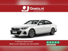 BMW i5 - eDrive40 84 kWh M Sport - Trekhaak - Elektrisch verwarmde voorstoelen - Ambiance verlichti
