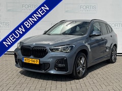 BMW X1 - xDrive25e High Executive M SPORT | HALF LEDER | STOELVERW | DEALER ONDERH | ELEKTR KLEP |