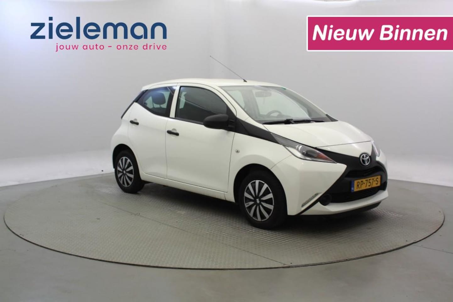 Toyota Aygo - 1.0 VVT-i x-fun 5 Deurs - Airco - AutoWereld.nl