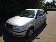 Volkswagen Polo - 1.4 16v Trenline STUURBEKRACHTING LMV TREKHAAK