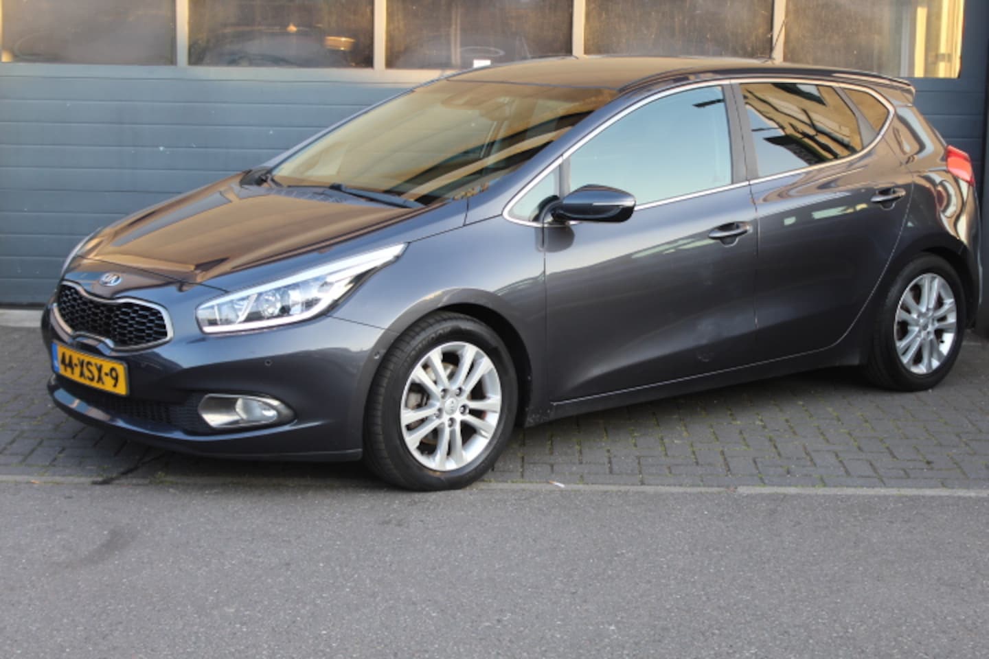 Kia Cee'd - 1.6 GDI Super Pack Climate control, Camera, Cruise, Parkeerassistent - AutoWereld.nl