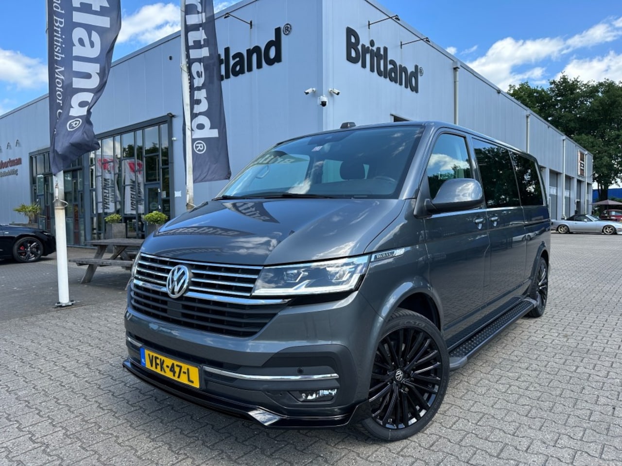 Volkswagen Transporter - 2.0 TDI 199pk DSG BULLI DC bj2020 *Led *Virtual cockpit *Adaptive *Dubbele schuifdeur - AutoWereld.nl