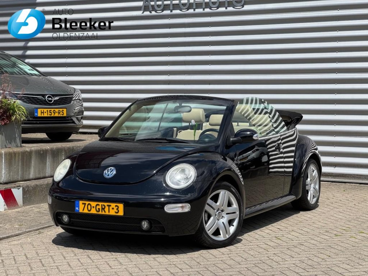 Volkswagen New Beetle - 1.6 Highline Cabrio Airco Stoelverwarming Leder - AutoWereld.nl