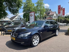 BMW 5-serie Touring - 530I 272PK AUTOMAAT / LEDER / ELEK. TREKHAAK / 18'' LMV