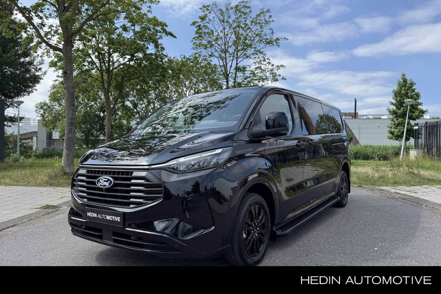 Ford Transit Custom - 320 2.5 PHEV L2H1 Black Platinum DC Direct uit Voorraad leverbaar - AutoWereld.nl