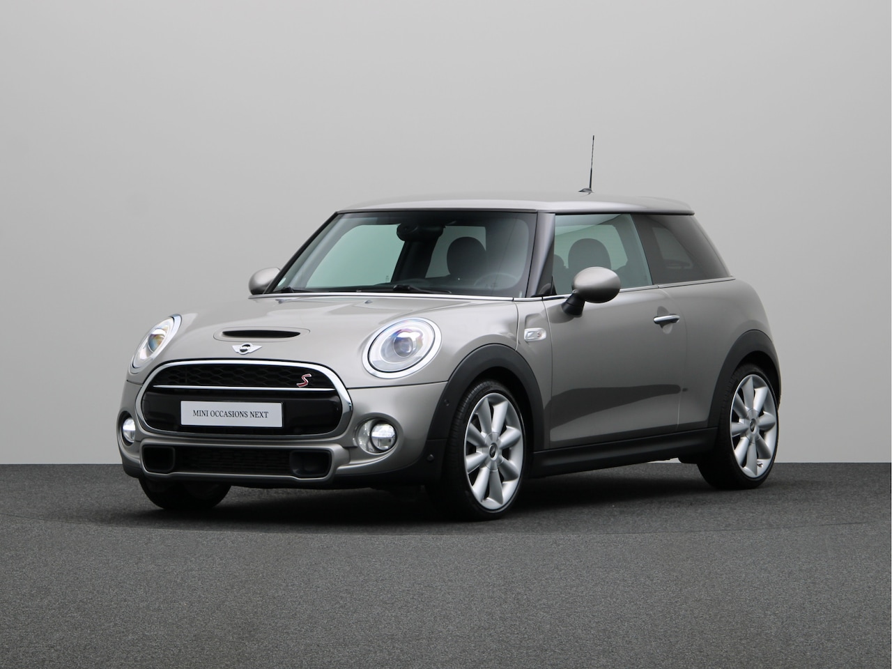 MINI Cooper S - 3-deurs 2.0 Chili Serious Business | Achteruitrijcamera | Extra getint glas achter | Elekt - AutoWereld.nl