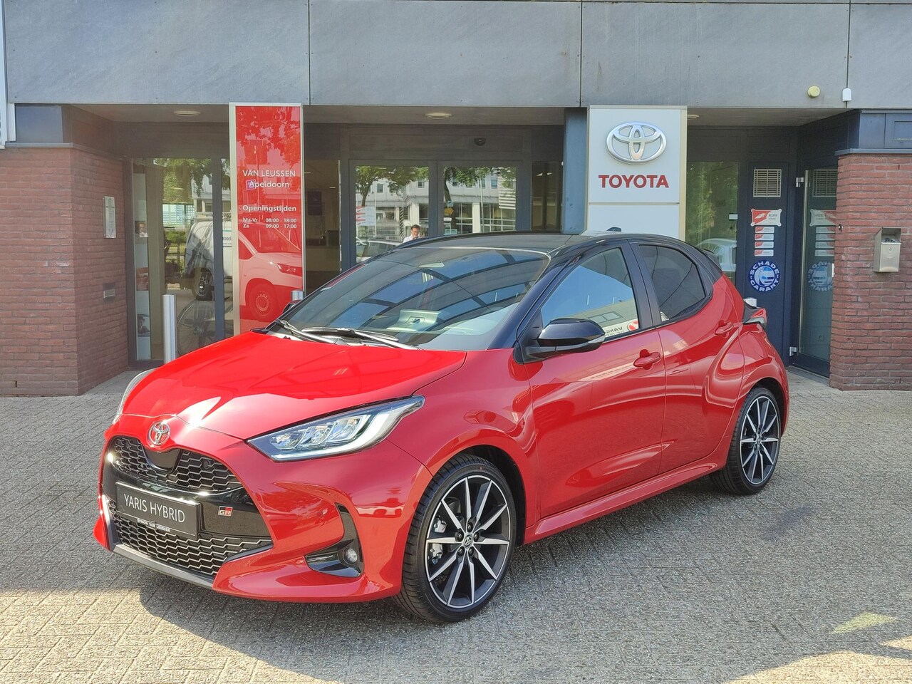 Toyota Yaris - Hybrid 130 GR-SPORT+ NIEUW DIRECT LEVERBAAR ALCANTARA STOEL/STUURVERW PANODAK JBL-AUDIO HE - AutoWereld.nl
