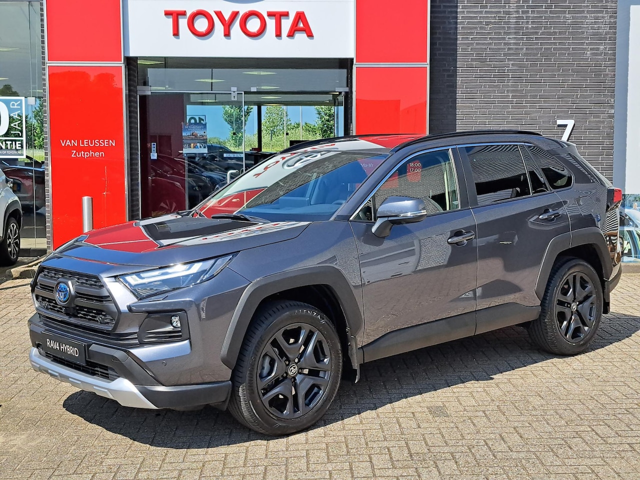 Toyota RAV4 - 2.5 HYBRID AWD ADVENTURE APPLE/ANDROID KEYLESS P-SENSOREN 1650KG-TREKGEWICHT - AutoWereld.nl