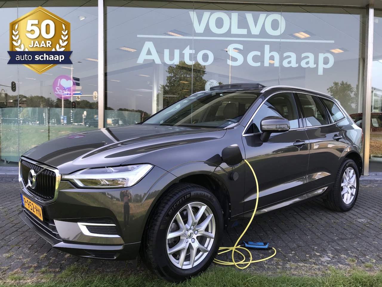 Volvo XC60 - 2.0 T8 Twin Engine AWD Automaat | Rijklaar incl garantie | Panoramadak Volvo on Call Trekh - AutoWereld.nl