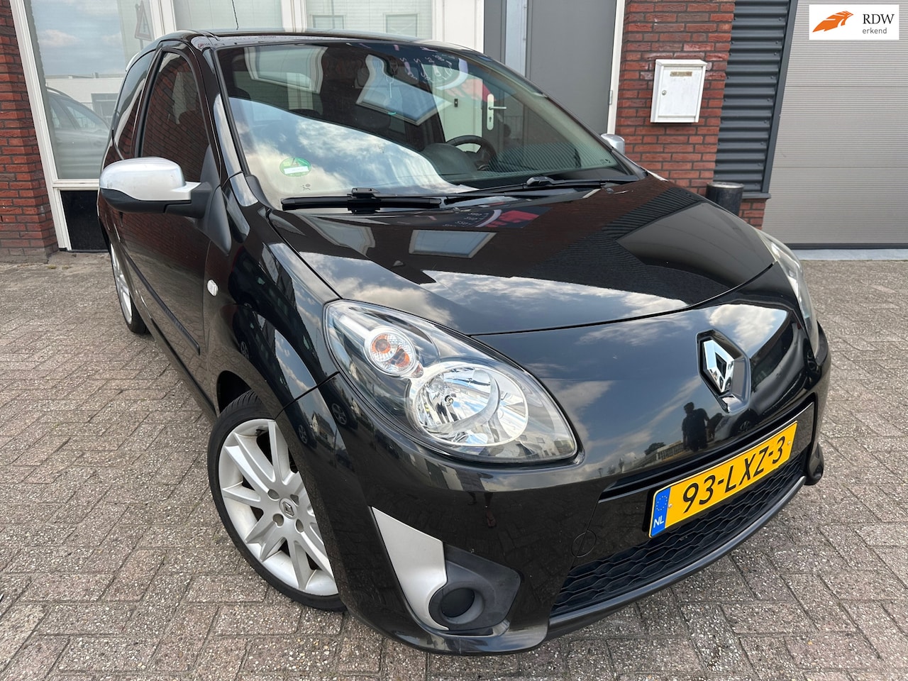 Renault Twingo - 1.2-16V Authentique / Leder / Navi / Xenon / Carplay - AutoWereld.nl