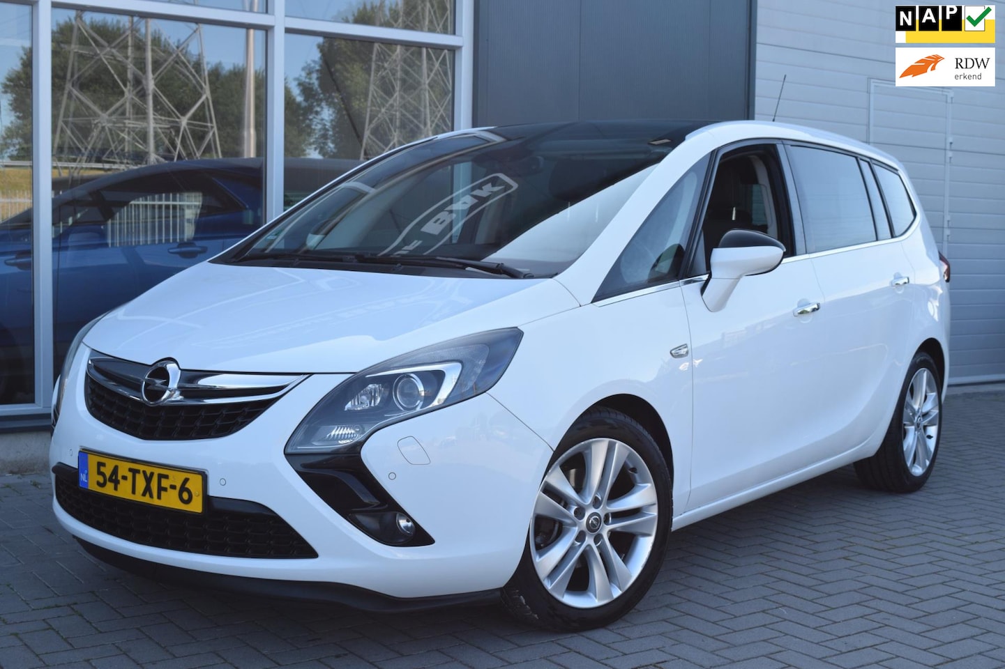 Opel Zafira Tourer - 1.4 Cosmo | Airco | Cruise | Xenon | NAP + APK 4-2026 ! - AutoWereld.nl