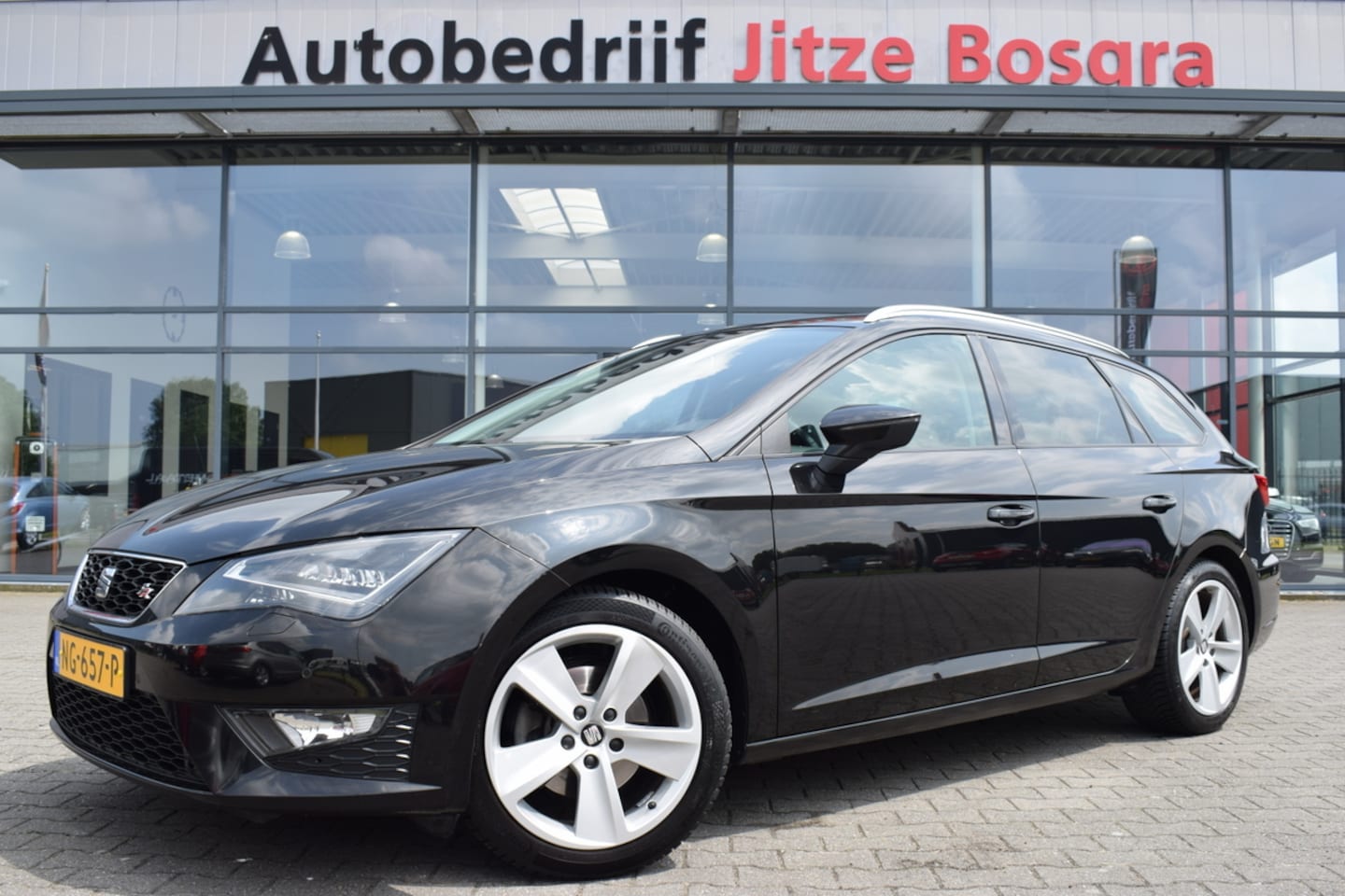 Seat Leon ST - 1.4 TSI 150pk FR LED | Half Leder | Sportstoelen | Full Map Navi | Carplay | Trekhaak - AutoWereld.nl