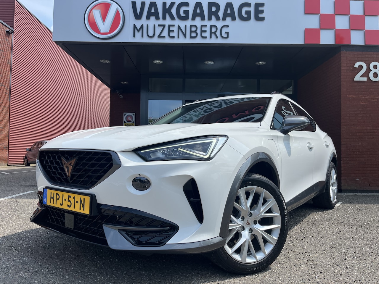 CUPRA Formentor - 1.4 e-Hybrid Business // FULL LED // ADAPT. CRUISE // HALF LEDER // CAMERA+SENSOREN // NAV - AutoWereld.nl