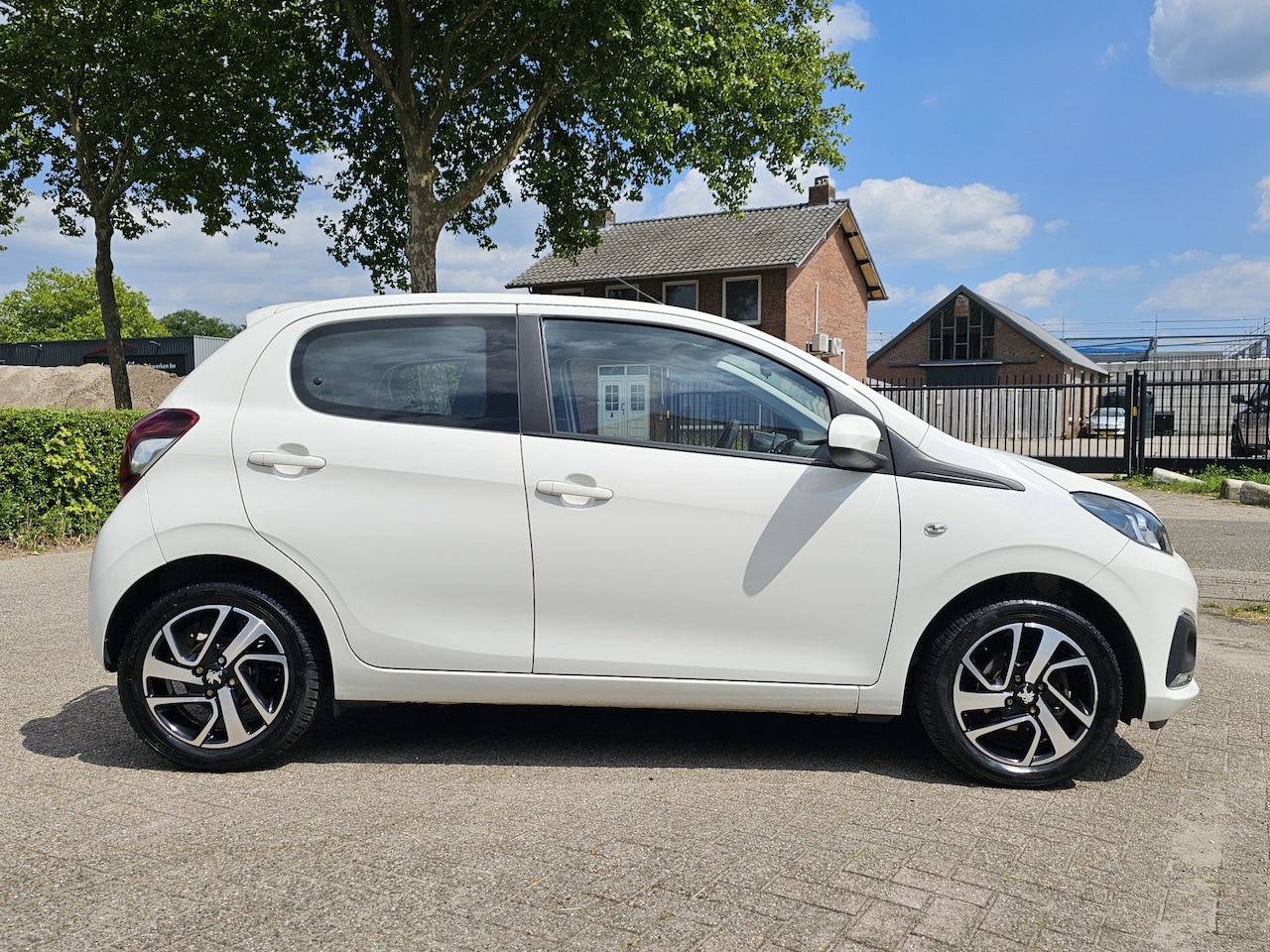 Peugeot 108 - 1.0 e-VTi Allure AUT! Camera! Apk 2-2027! Zondag OPEN! - AutoWereld.nl