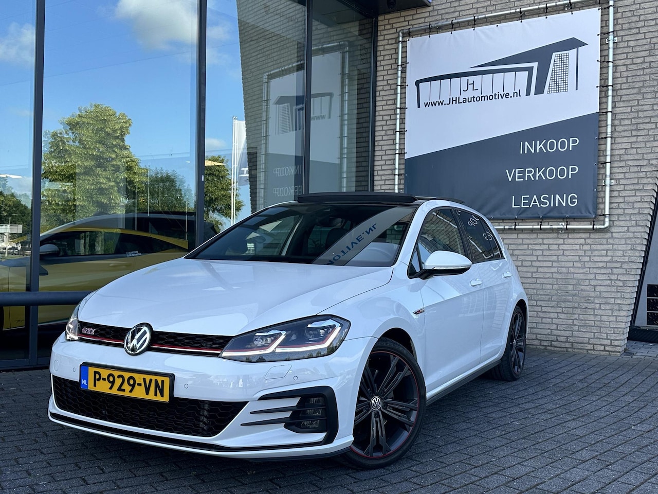 Volkswagen Golf - 2.0TSI GTI *PANO*LEER*ACC*LED*DCC*KEYLESS*CAM*NAVI - AutoWereld.nl