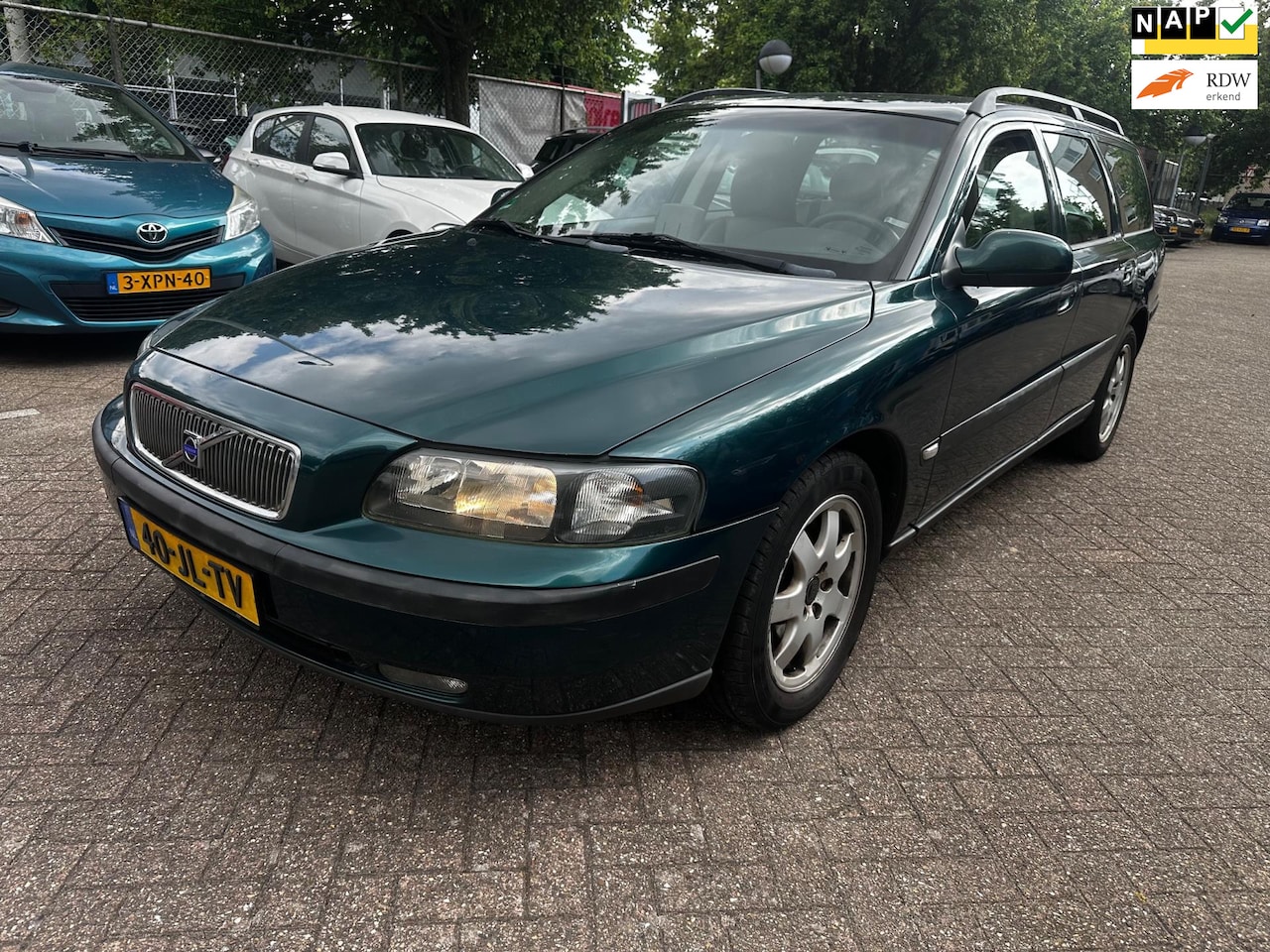 Volvo V70 - 2.4 T Geartr. C.L. 2.4 T Geartr. C.L,Automaat,Airco,nw apk - AutoWereld.nl