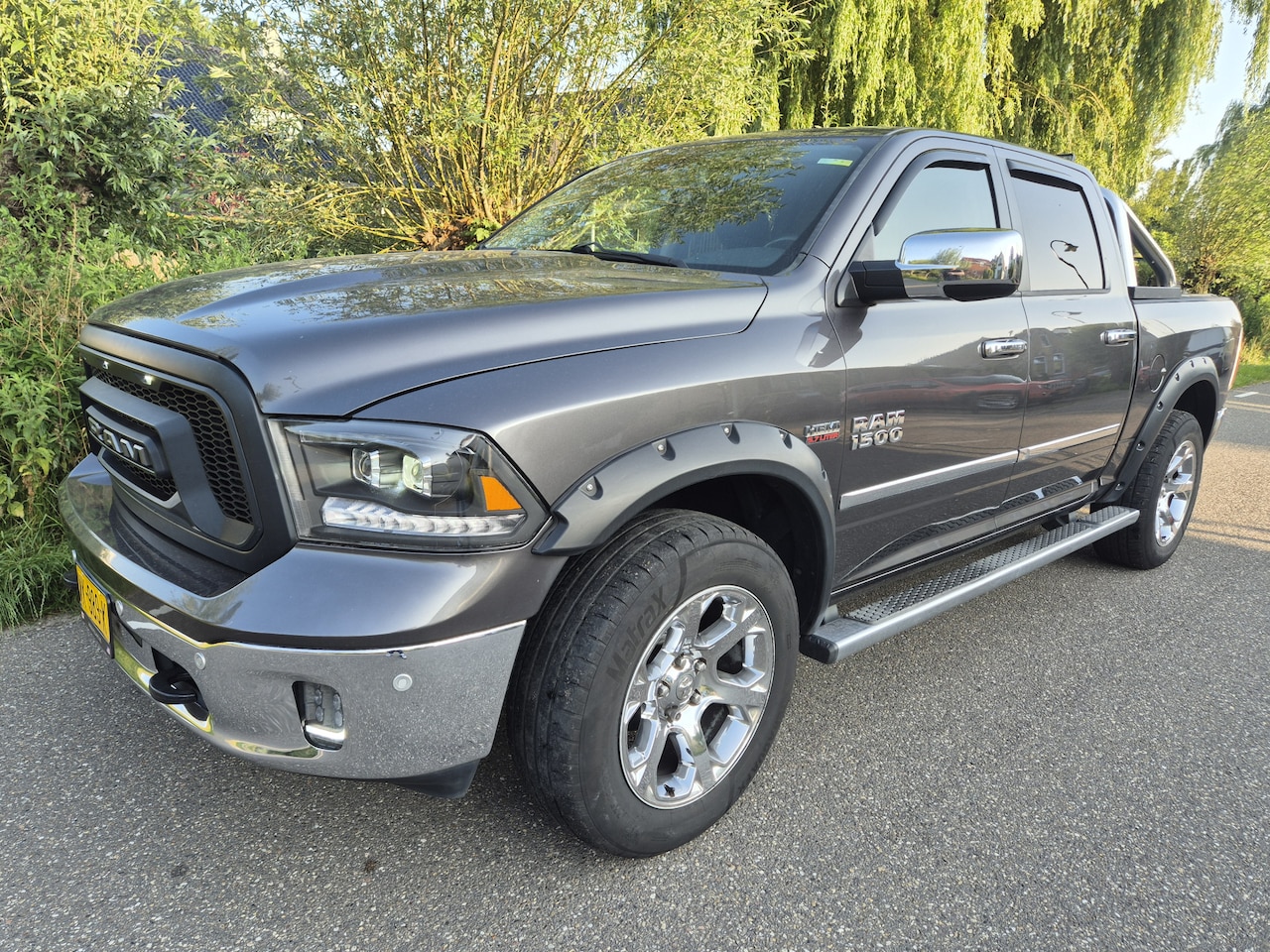 Dodge Ram 1500 - 5.7 V8 4x4 Crew Cab 5'7 Laramie full options luchtvering schuifdak leder lpg 3500kg trekha - AutoWereld.nl