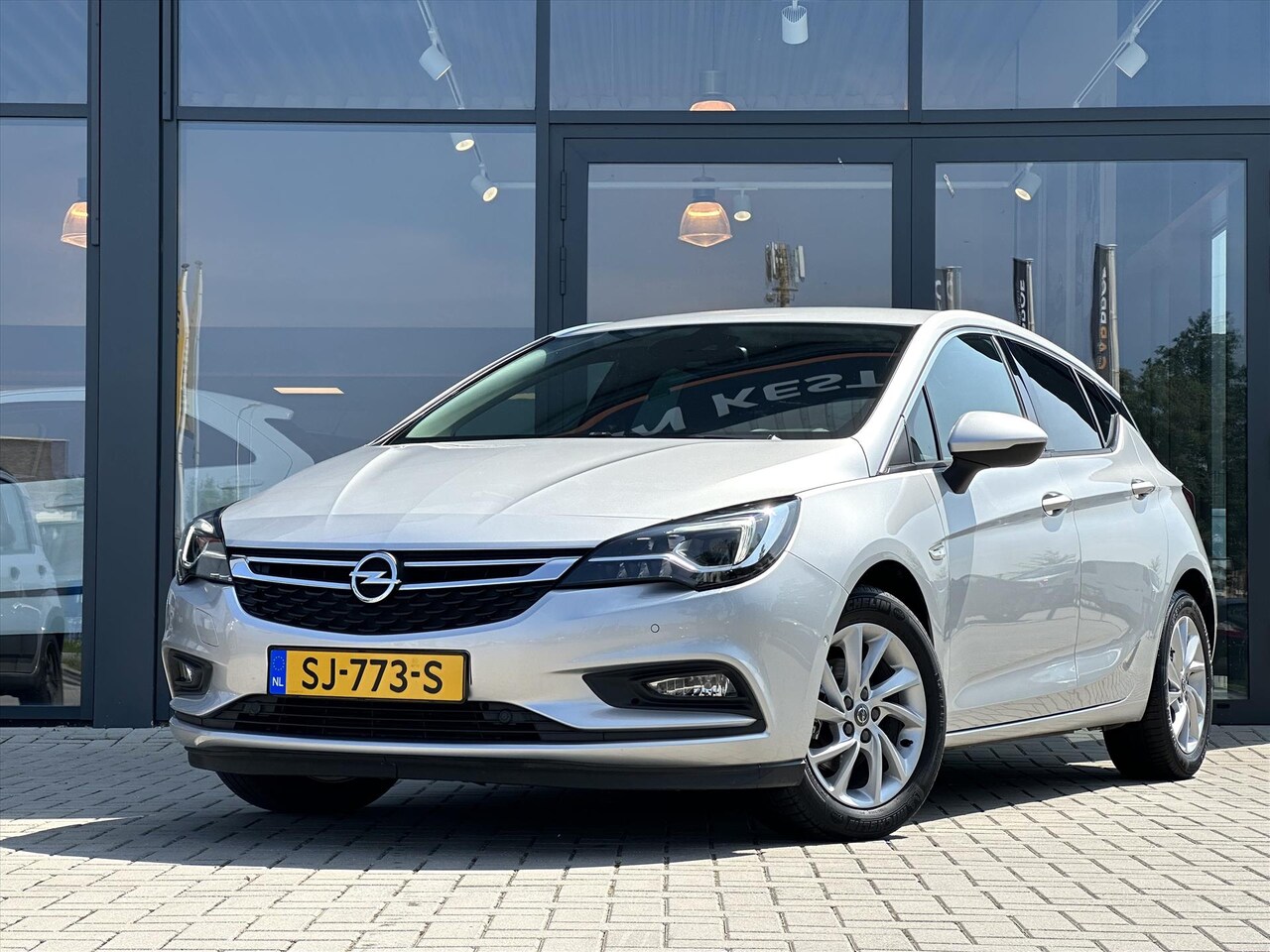 Opel Astra - 1.0 Turbo 105pk Innovation | Trekh.| Cam. | PDC | Carplay | LED | Privacy Gl. | NL Auto | - AutoWereld.nl