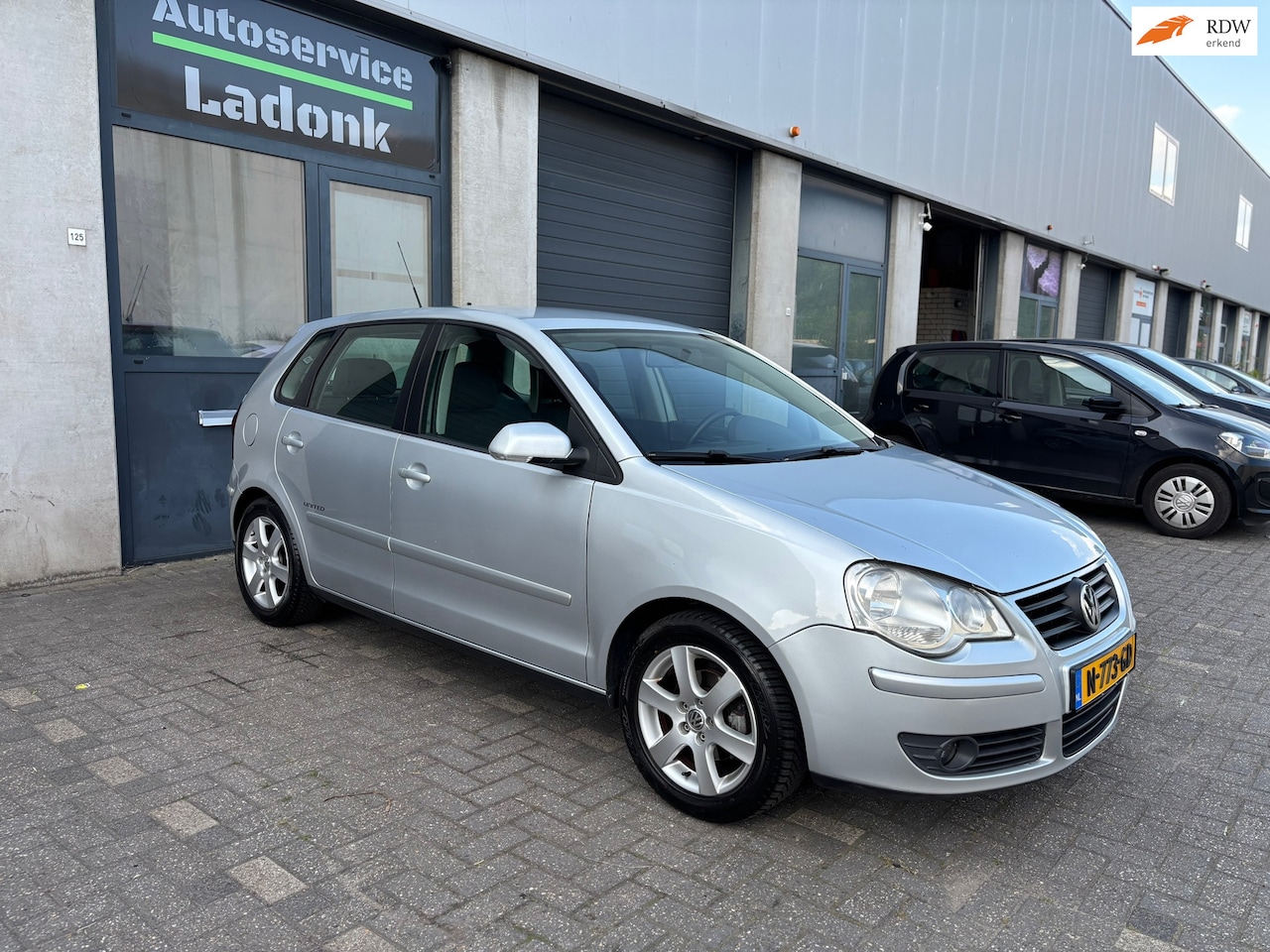Volkswagen Polo - 1.6-16V Comfortline 5DRS|AUTOMAAT|CLIMA|SCHERM|Nieuwe APK - AutoWereld.nl