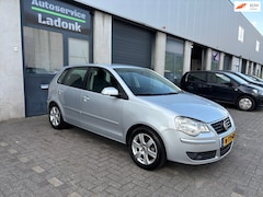 Volkswagen Polo - 1.6-16V Comfortline 5DRS|AUTOMAAT|CLIMA|SCHERM|Nieuwe APK