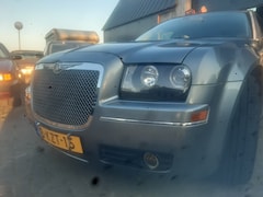 Chrysler 300C - 3.5 V6 4x nieuwe banden,distributie +waterpomp vv,,stabb,verbindingen en rubbers vv grote beurt g