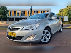 Opel Astra - 1.6 16V 5drs Edition Airco/ Cruise/ Trekhaak