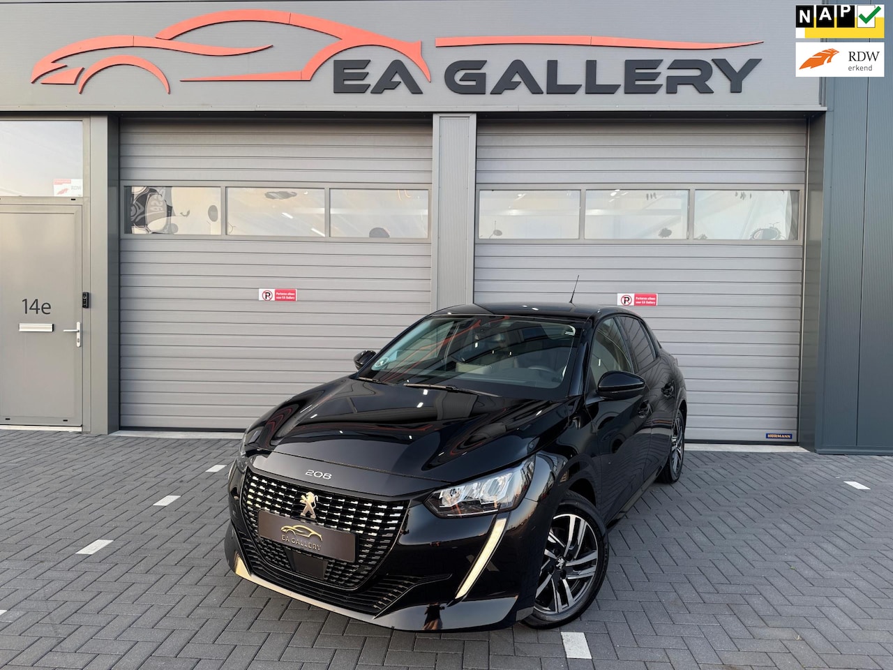 Peugeot 208 - 1.2 PureTech Allure 100 PK Carbon | Nav | Camera | Sensor - AutoWereld.nl