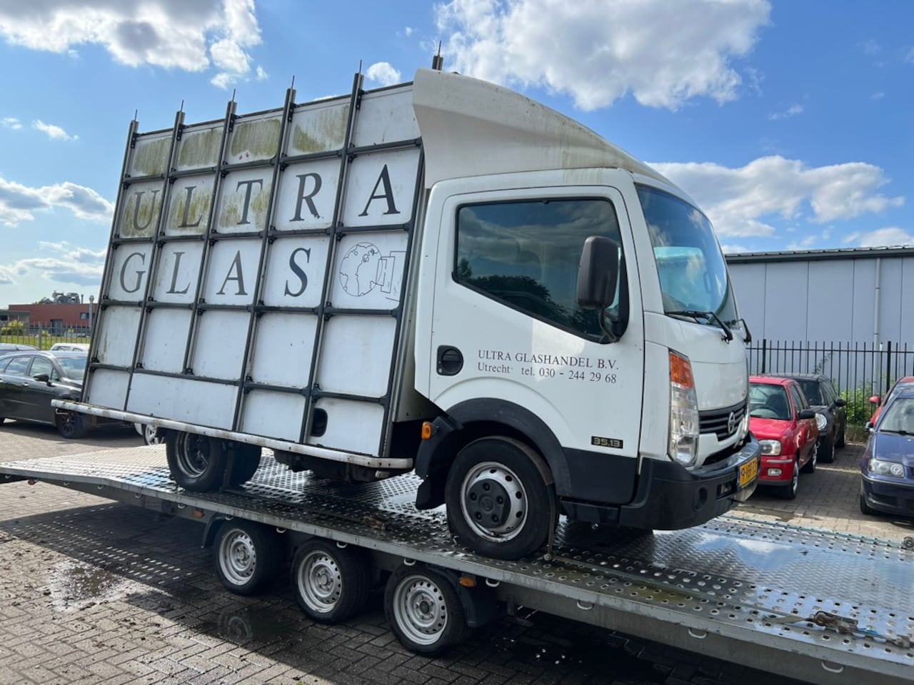 Nissan Cabstar E - 130.35 2.5L dCi |Glaswagen| Motor defect! - AutoWereld.nl