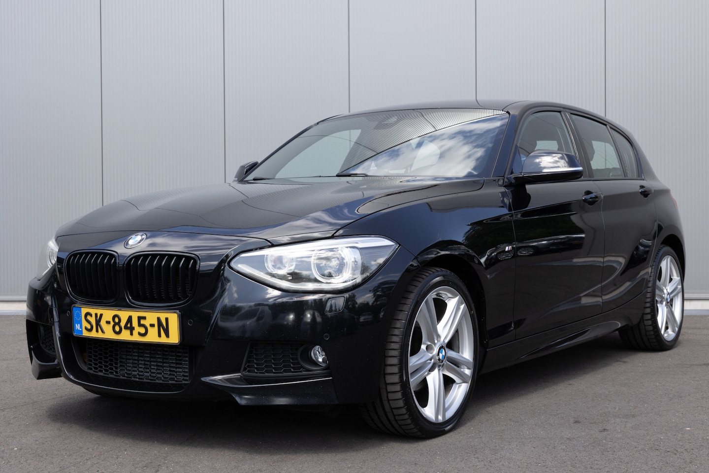 BMW 1-serie - 120d X-Drive | 184 PK | M-SPORT | LEDER | SPORTSTOEL | NAVI - AutoWereld.nl