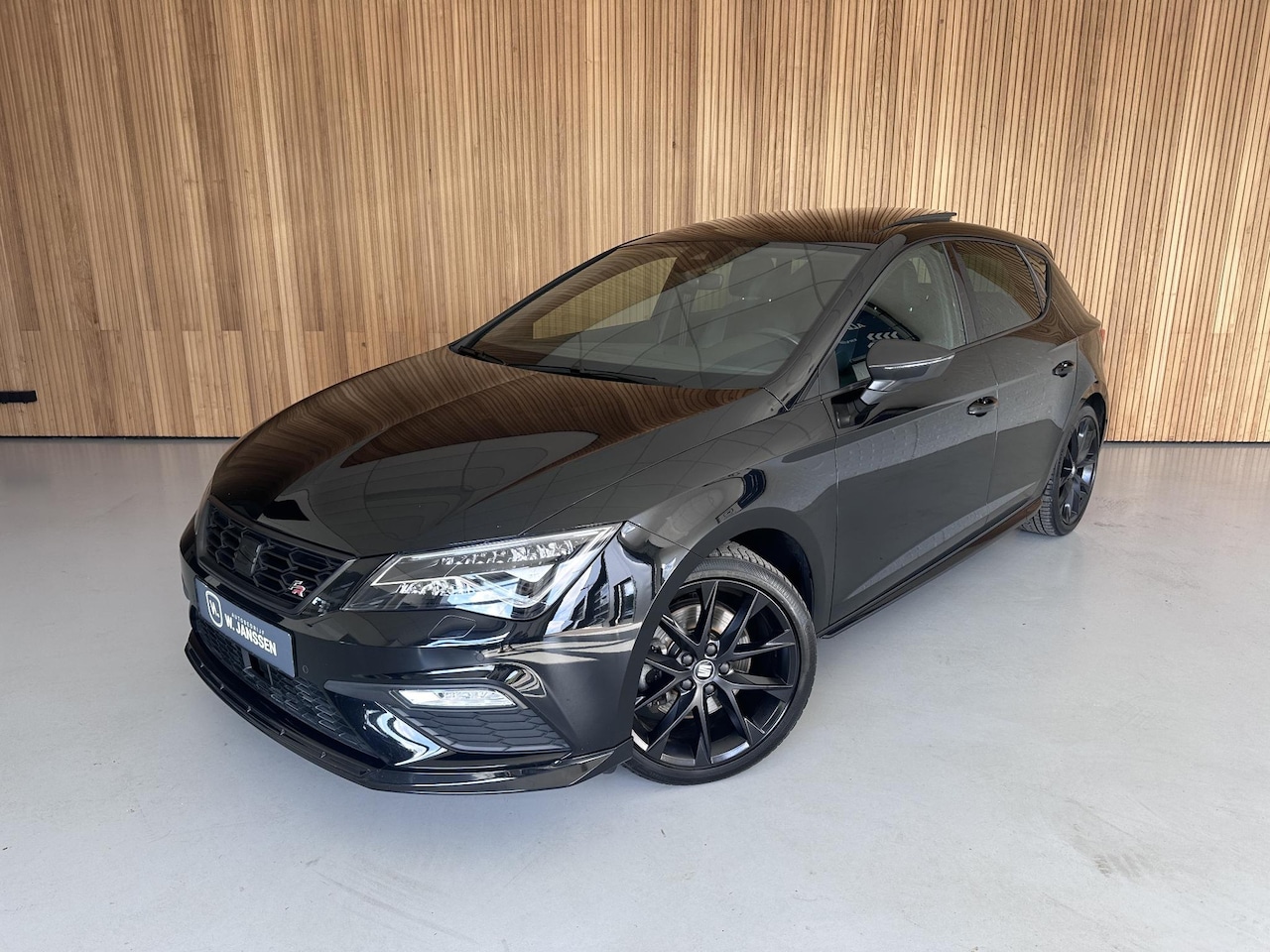 Seat Leon - 1.5 TSI FR Ultimate Edition Black Pano | Digital 1.5 TSI FR Ultimate Edition Black - AutoWereld.nl