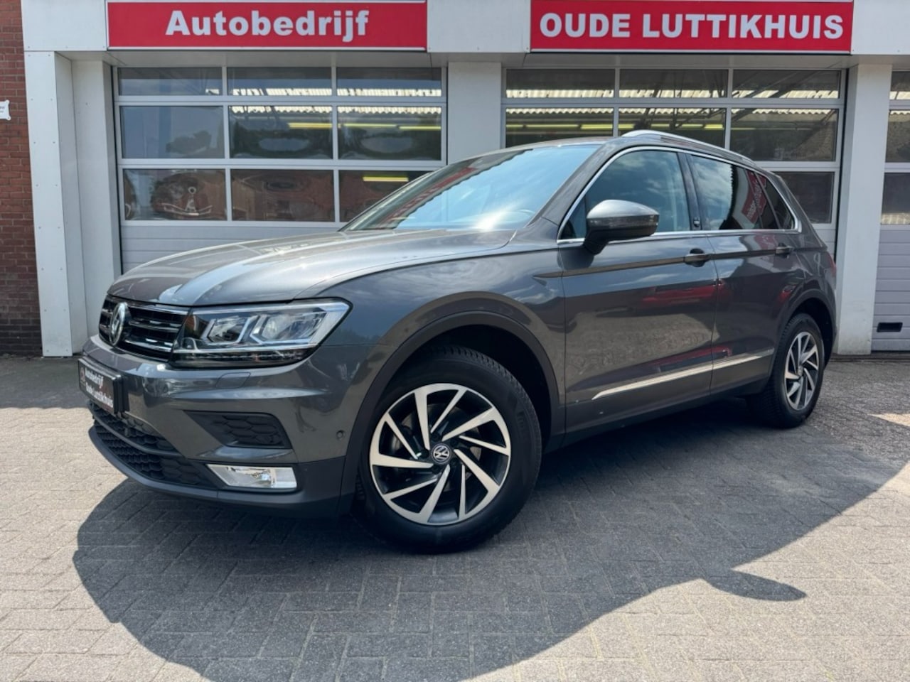 Volkswagen Tiguan - 1.4TSI 150PK DSG Highline Sound Full-Led Camera Trekhaak ACC - AutoWereld.nl