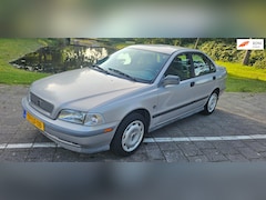 Volvo S40 - 1.6 Comfort unieke stand jaar apk 1e eig